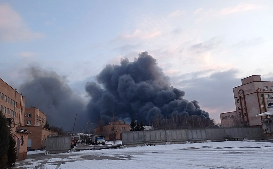 Πόλεμος στην Ουκρανία: Εξακολουθεί να μαίνεται πυρκαγιά στη ρωσική πλατφόρμα που επλήγη στη Μαύρη Θάλασσα