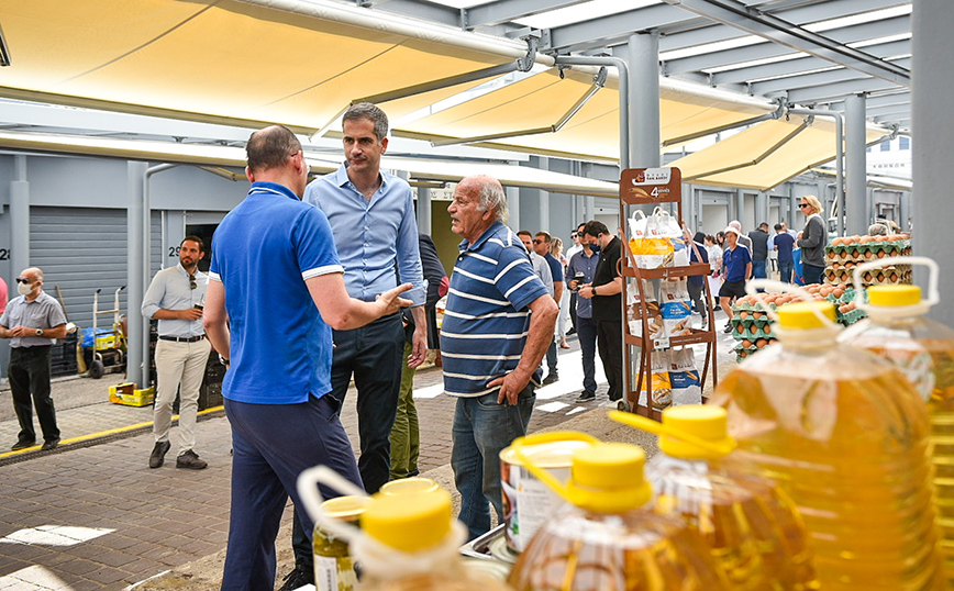 Στα εγκαίνια της αναβαθμισμένης λαχαναγοράς της Βαρβακείου ο Κώστας Μπακογιάννης
