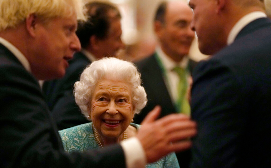Ο Μπόρις Τζόνσον τιμά τη βασίλισσα Ελισάβετ: Είναι ο βράχος που στηρίχτηκε το έθνος