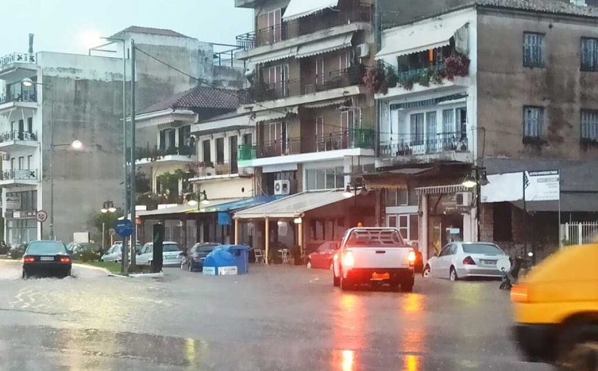 Live η πορεία της κακοκαιρίας Genesis: Μήνυμα από το 112 σε Κεντρική και Ανατολική Μακεδονία, Θράκη και βόρειο Αιγαίο &#8211; Εικόνες από τις πλημμύρες