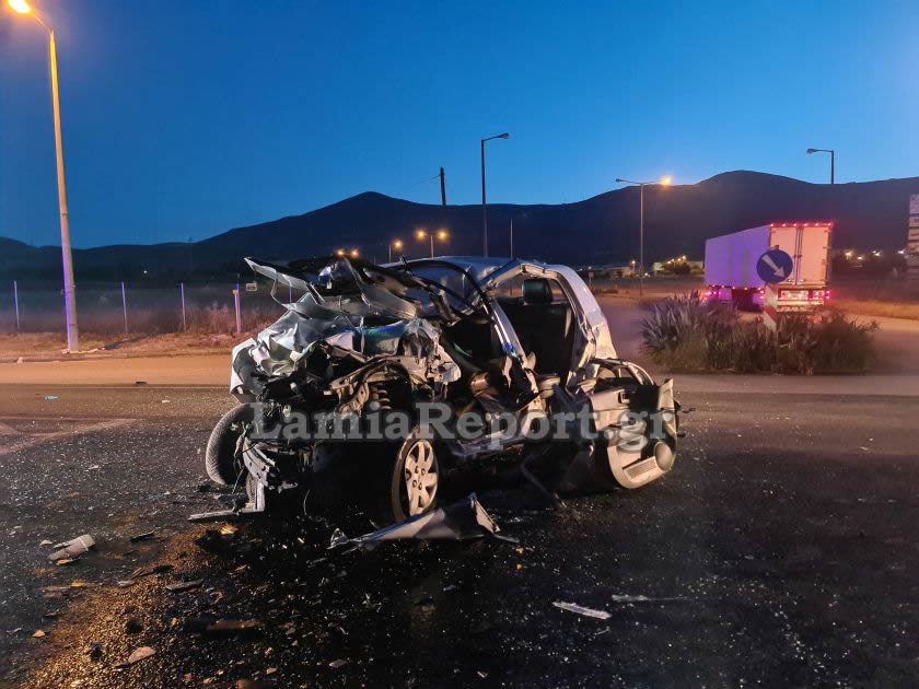 Λαμία: Φρικτό τροχαίο με νεκρό – Το αυτοκίνητο διαλύθηκε μετά τη σύγκρουση με φορτηγό