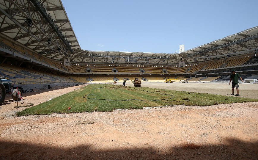 Τοποθετείται ο χλοοτάπητας στην ΟΠΑΠ Arena