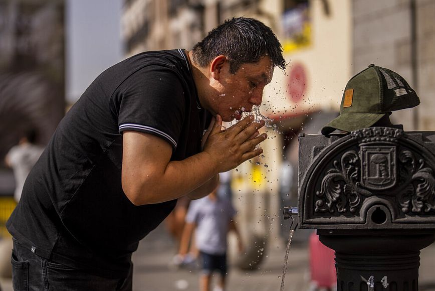 Πρωτοφανής καύσωνας πλήττει τη νότια και δυτική Ευρώπη