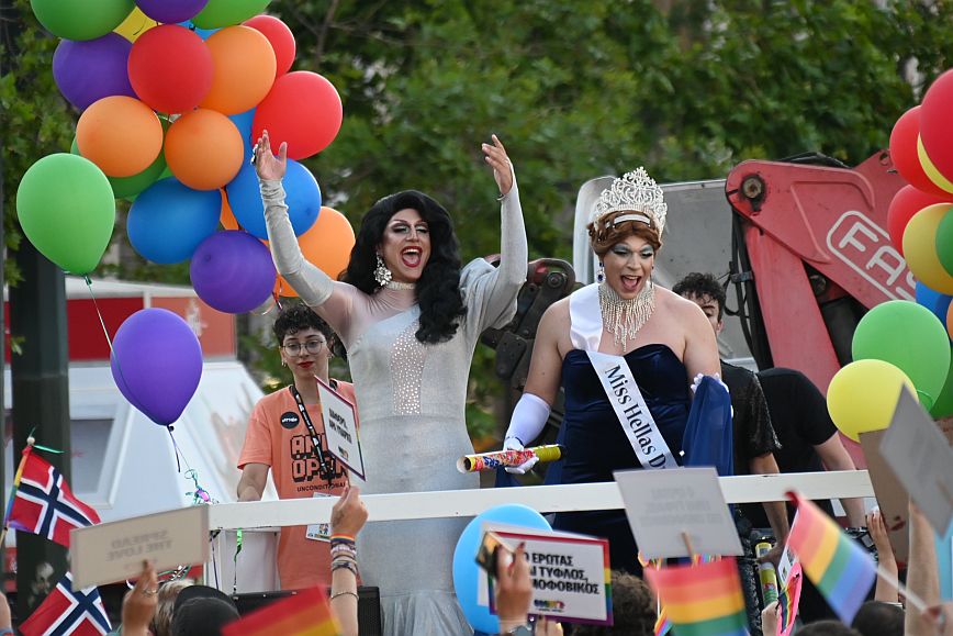 Athens Pride 2022: Σε εξέλιξη η πορεία υπερηφάνειας στο κέντρο της Αθήνας – Δείτε φωτογραφίες