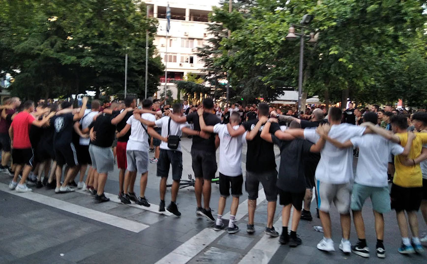ΑΕΛ: Συγκίνηση Κούγια στο «αντίο» του &#8211; Βγήκαν στους δρόμους να πανηγυρίσουν οι οπαδοί της Λάρισας