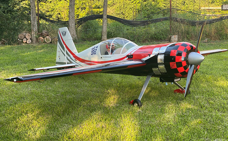 Έτοιμο να πετάξει στους ελληνικούς αιθέρες το μεγαλύτερο ακροβατικό τηλεκατευθυνόμενο αεροσκάφος