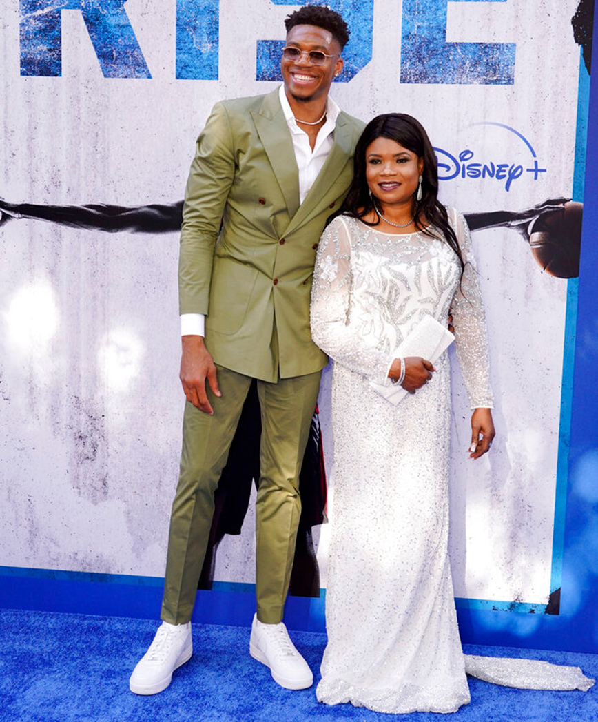 Πρεμιέρα της ταινίας για τη ζωή του Γιάννη Αντετοκούνμπο Πρεμιέρα της ταινίας για τη ζωή του Γιάννη Αντετοκούνμπο