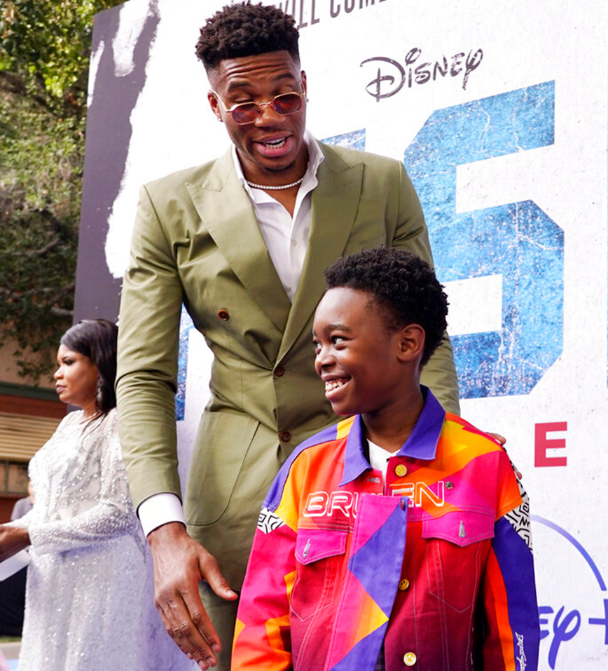 Πρεμιέρα της ταινίας για τη ζωή του Γιάννη Αντετοκούνμπο Πρεμιέρα της ταινίας για τη ζωή του Γιάννη Αντετοκούνμπο