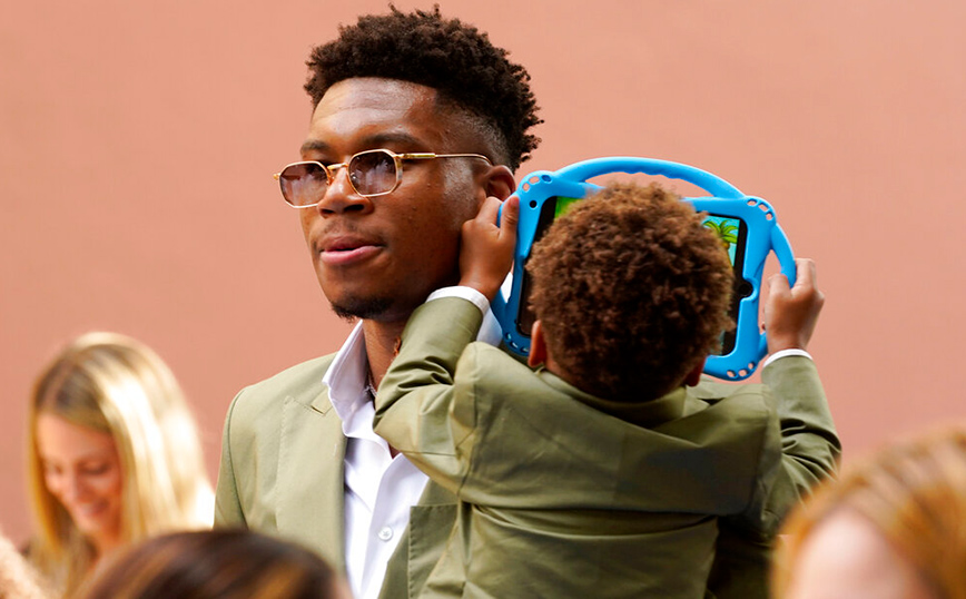 Πρεμιέρα της ταινίας για τη ζωή του Γιάννη Αντετοκούνμπο Πρεμιέρα της ταινίας για τη ζωή του Γιάννη Αντετοκούνμπο