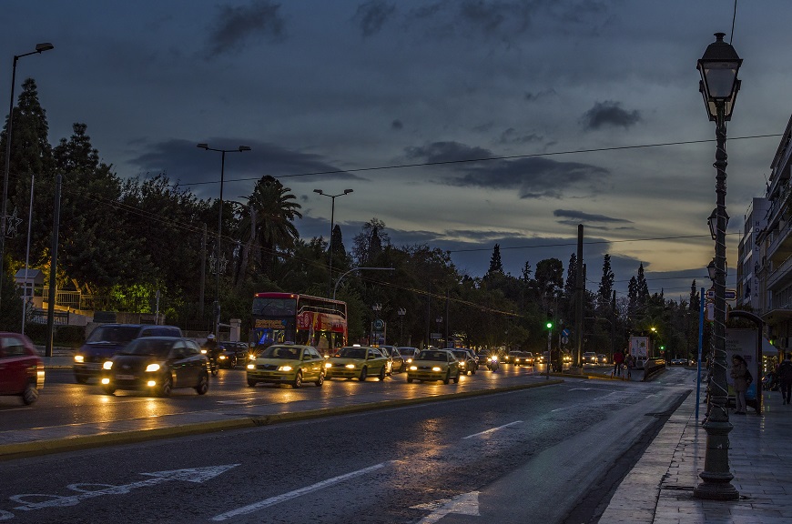 Η Τουρκάλα, οι εφημερίδες που πήρε από το Σύνταγμα και τι ζήτησε να της μεταφράσουν