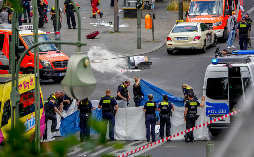 Όχημα έπεσε πάνω σε πλήθος στη Γερμανία Όχημα έπεσε πάνω σε πλήθος στη Γερμανία