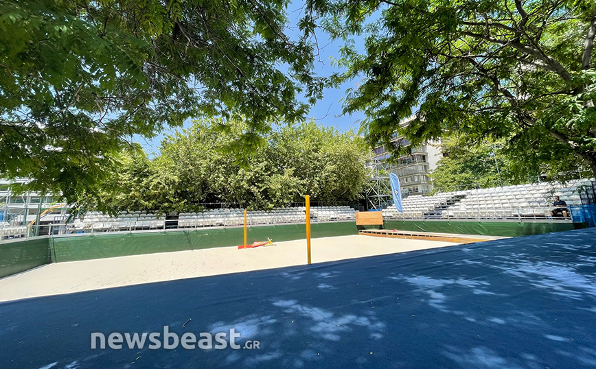 Γήπεδο beach volley στην πλατεία Συντάγματος Εξωτερικός Γήπεδο beach volley στην πλατεία Συντάγματος Εξωτερικός