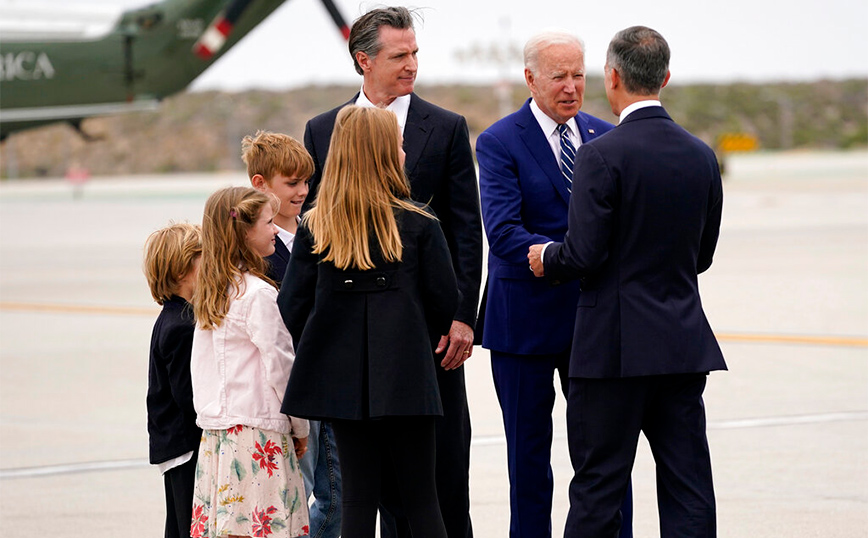 Τζο Μπάιντεν και Έρικ Γκαρσέτι και Γκάβιν Νιούσομ Τζο Μπάιντεν και Έρικ Γκαρσέτι και Γκάβιν Νιούσομ