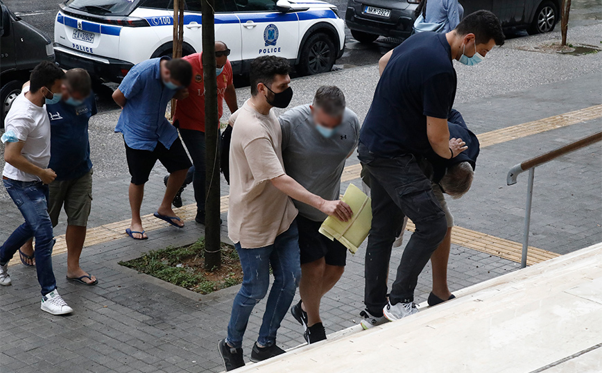 Στον εισαγγελέα οδηγήθηκαν 4 βρετανοί υπήκοοι για κατοχή 300 κιλών κοκαϊνης Στον εισαγγελέα οδηγήθηκαν 4 βρετανοί υπήκοοι για κατοχή 300 κιλών κοκαϊνης