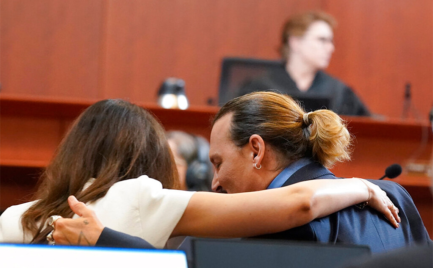 Τζόνι Ντεπ σε δικαστήριο με Άμπερ Χερντ Τζόνι Ντεπ σε δικαστήριο με Άμπερ Χερντ