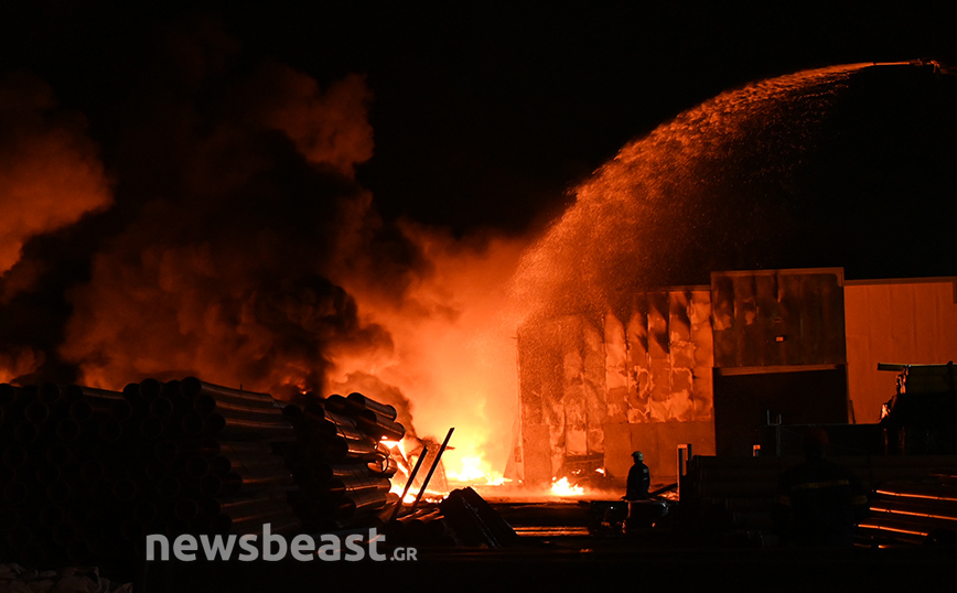 Φωτιά στον Ασπρόπυργο Φωτιά στον Ασπρόπυργο