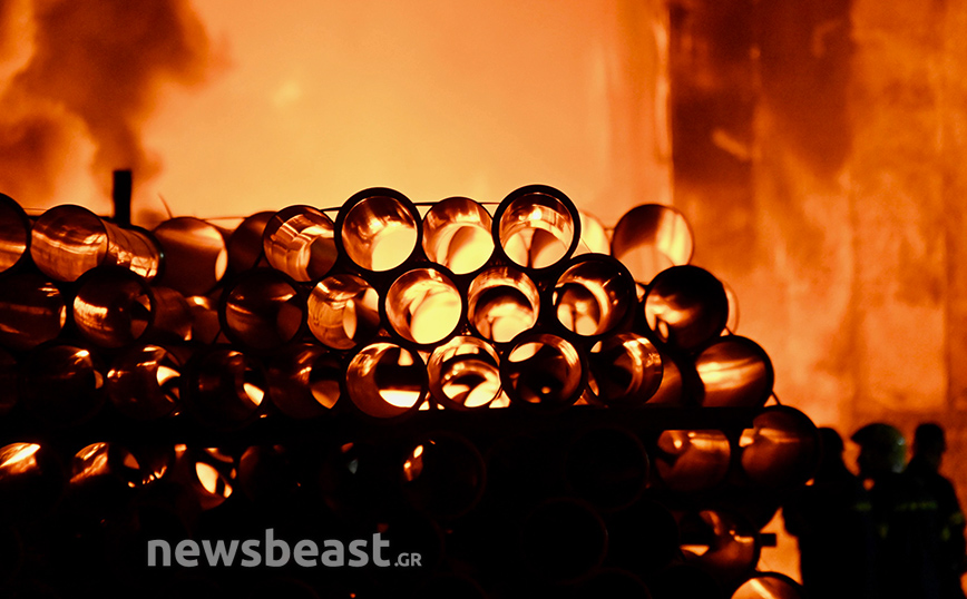 Φωτιά στον Ασπρόπυργο Φωτιά στον Ασπρόπυργο