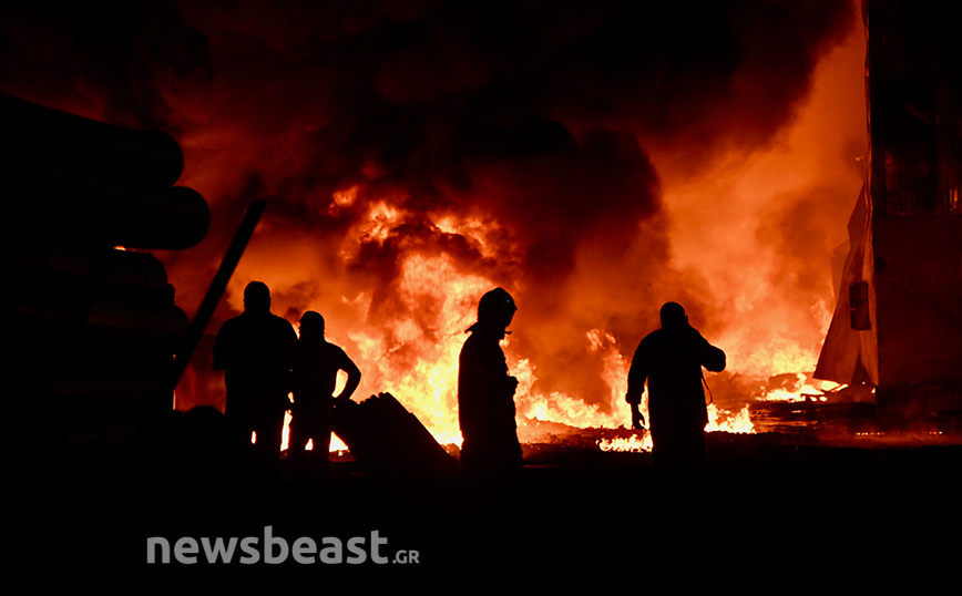 Φωτιά στον Ασπρόπυργο Φωτιά στον Ασπρόπυργο