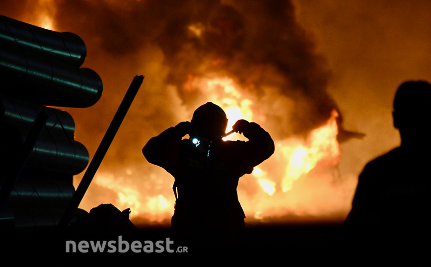 Φωτιά στον Ασπρόπυργο Φωτιά στον Ασπρόπυργο