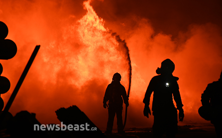 Φωτιά στον Ασπρόπυργο Φωτιά στον Ασπρόπυργο