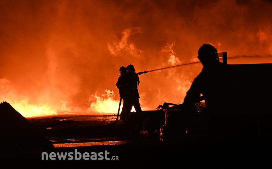Φωτιά στον Ασπρόπυργο Φωτιά στον Ασπρόπυργο