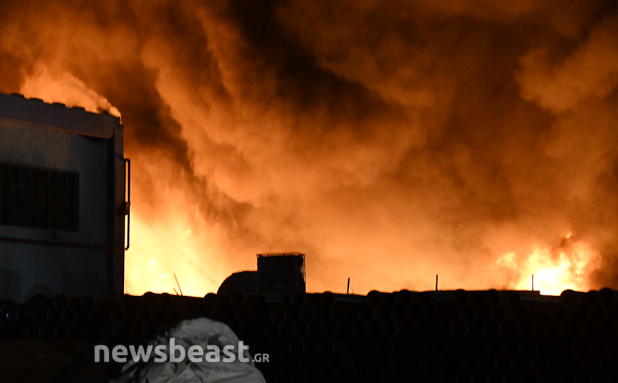 Φωτιά στον Ασπρόπυργο Φωτιά στον Ασπρόπυργο