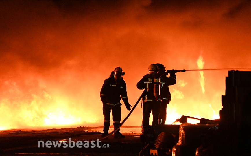 Φωτιά στον Ασπρόπυργο Φωτιά στον Ασπρόπυργο