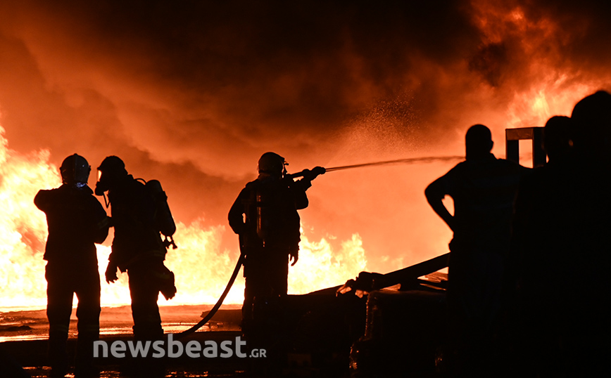 Φωτιά στον Ασπρόπυργο Φωτιά στον Ασπρόπυργο