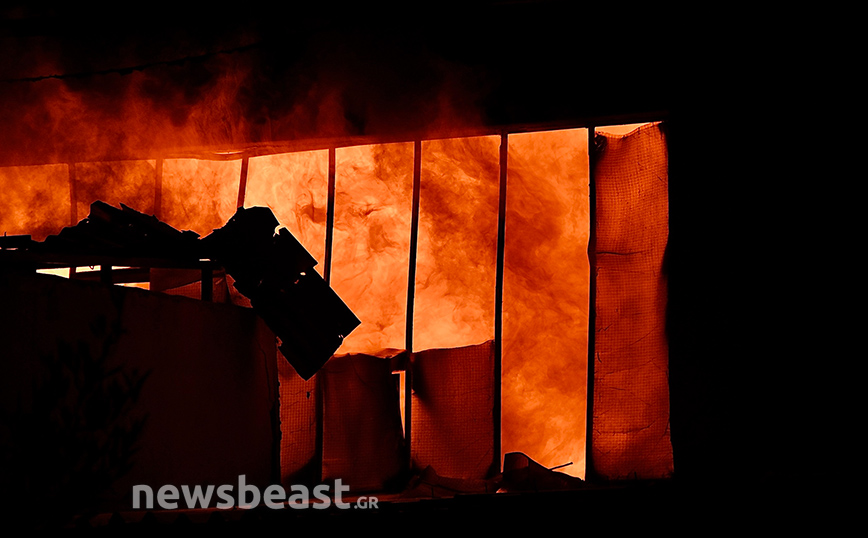 Φωτιά στον Ασπρόπυργο Φωτιά στον Ασπρόπυργο