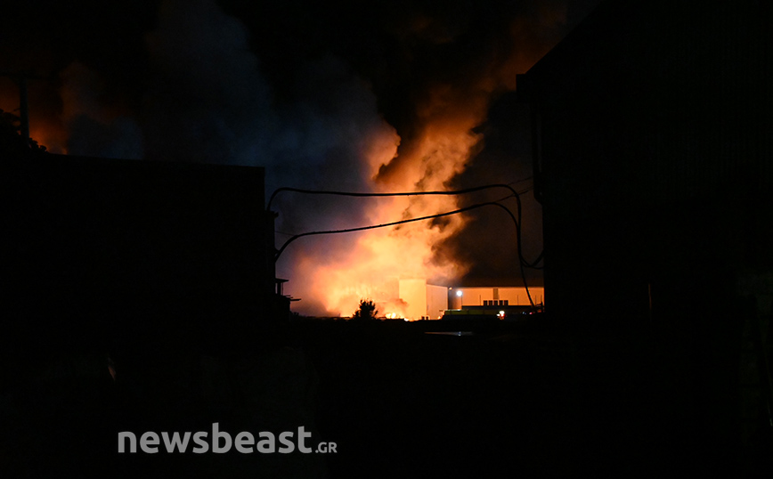 Φωτιά στον Ασπρόπυργο Φωτιά στον Ασπρόπυργο