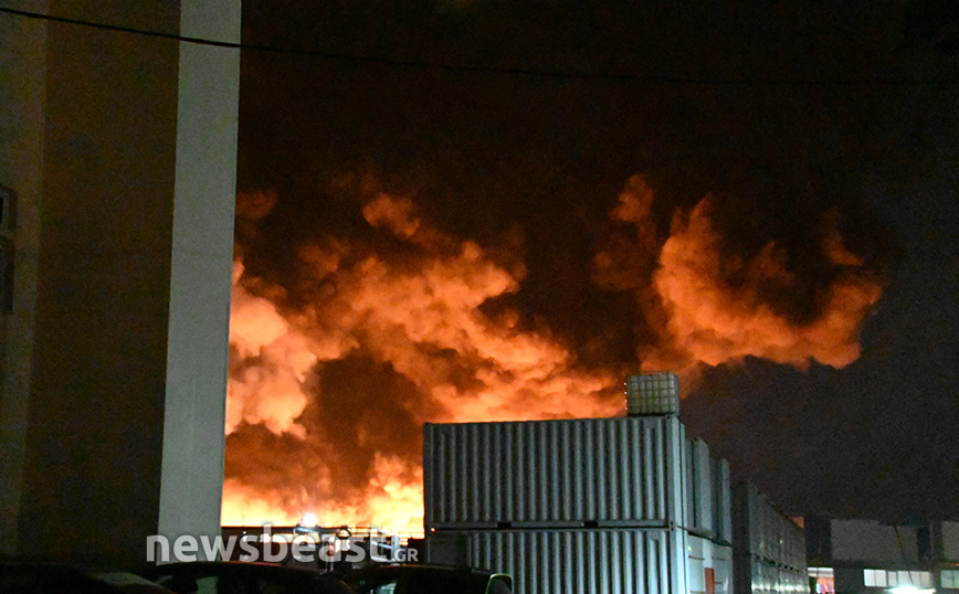 Φωτιά στον Ασπρόπυργο Φωτιά στον Ασπρόπυργο