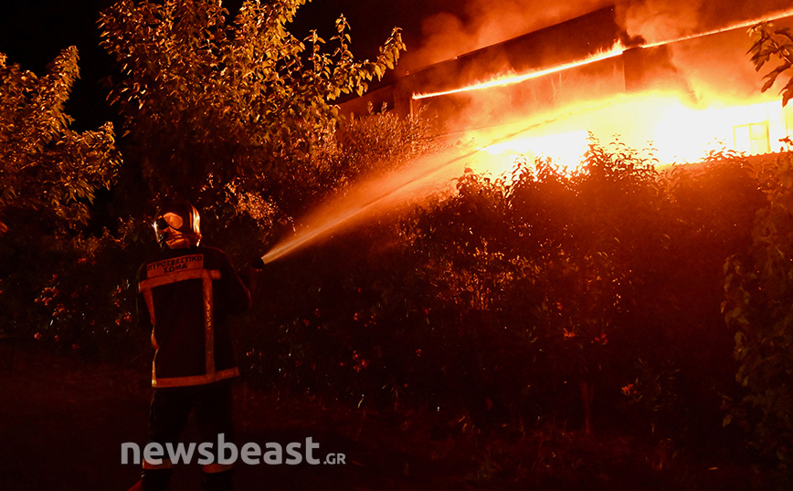 Φωτιά στον Ασπρόπυργο Φωτιά στον Ασπρόπυργο