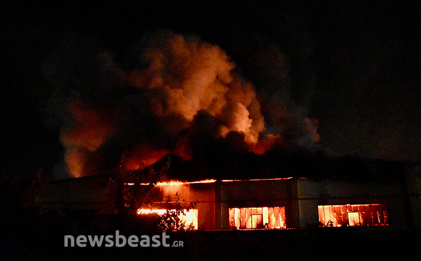 Φωτιά στον Ασπρόπυργο Φωτιά στον Ασπρόπυργο