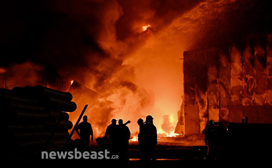 Φωτιά στον Ασπρόπυργο Φωτιά στον Ασπρόπυργο