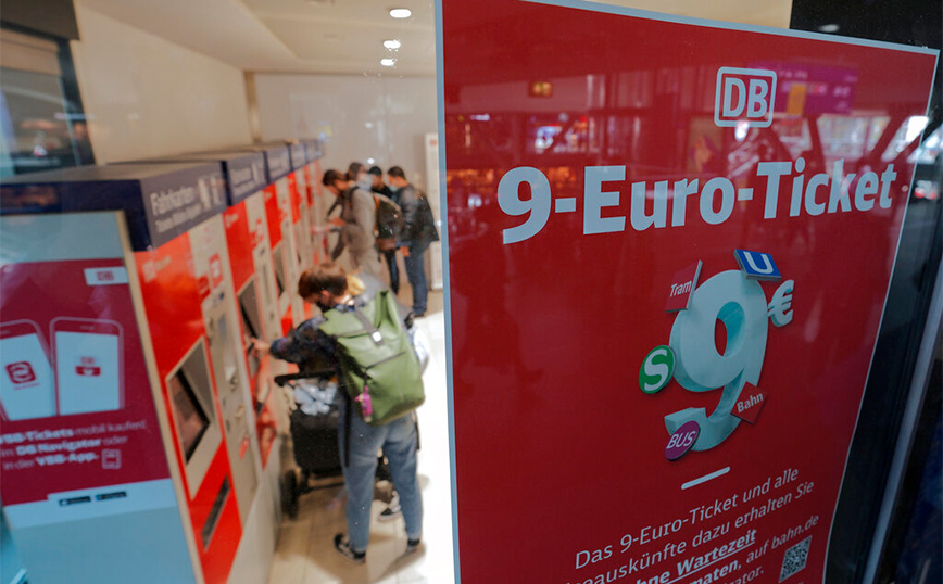 Κόσμος στα ΜΜΜ στη Γερμανία