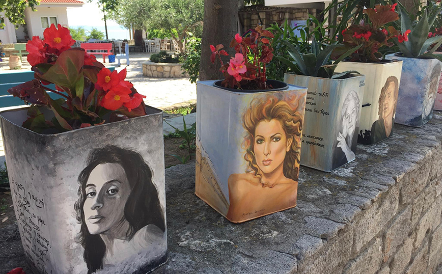 Γλάστρες με πορτραίτα Ελλήνων καλλιτεχνών στην Άφυτο Χαλκιδικής Γλάστρες με πορτραίτα Ελλήνων καλλιτεχνών στην Άφυτο Χαλκιδικής