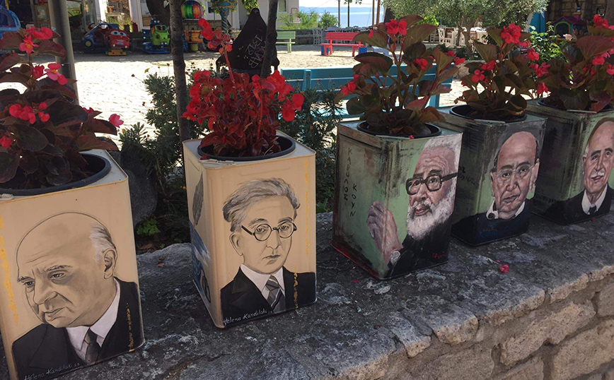 Γλάστρες με πορτραίτα Ελλήνων καλλιτεχνών στην Άφυτο Χαλκιδικής Γλάστρες με πορτραίτα Ελλήνων καλλιτεχνών στην Άφυτο Χαλκιδικής