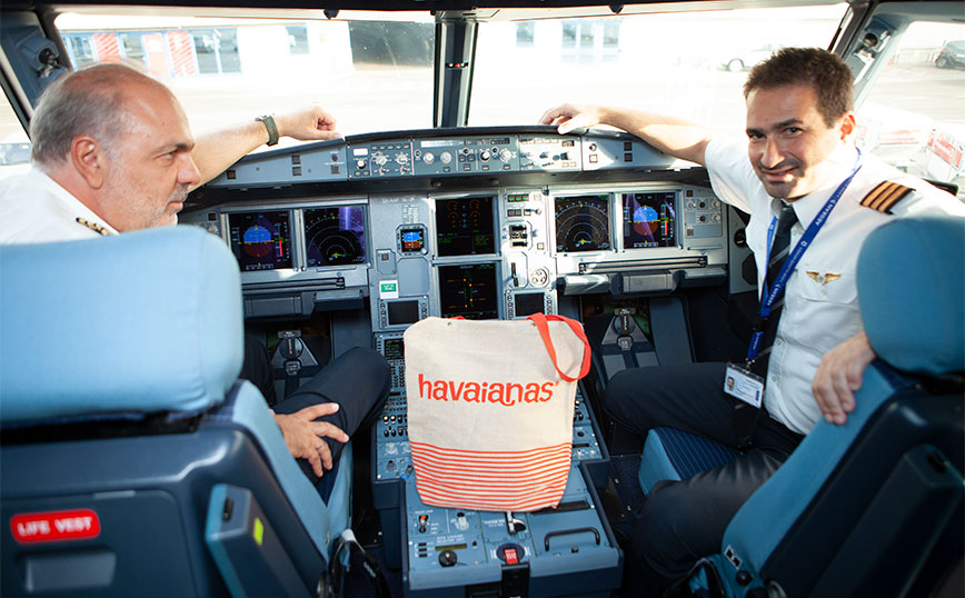 Μεγάλη έκπληξη από την Havaianas για τους επιβάτες της AEGEAN με αφορμή την International Free Feet Day