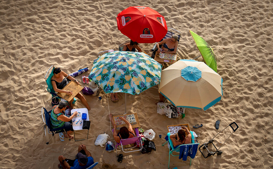 Κάντιθ, Ισπανία: Η Ισπανία «βράζει» από την ζέστη στους 43 βαθμούς Κελσίου Κάντιθ, Ισπανία: Η Ισπανία «βράζει» από την ζέστη στους 43 βαθμούς Κελσίου