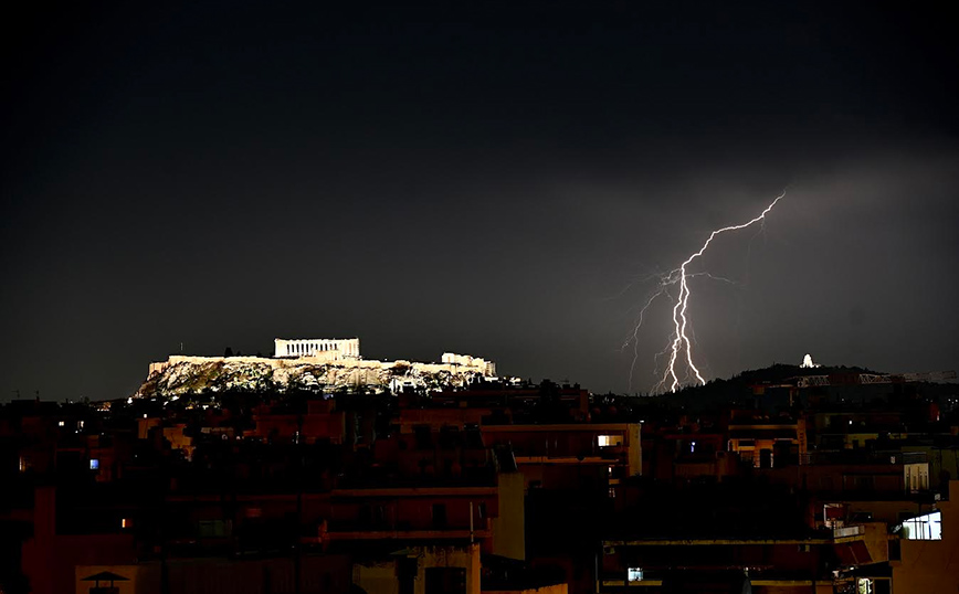 Κακοκαιρία EVA: Μέτωπο καταιγίδων μήκους 900 χλμ. πλησιάζει τη Δυτική Ελλάδα
