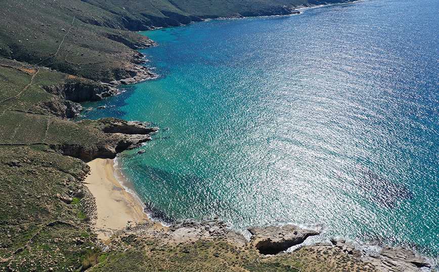 Ονειρική η παραλία Καλό Αμπέλι στη Σέριφο