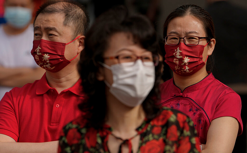H Κίνα αρχίζει να ζει ξανά: Αίρονται οι περιορισμοί για τον κορονοϊό