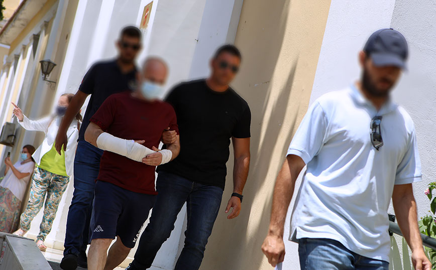 Συζυγοκτόνος στο κουκάκι Συζυγοκτόνος στο κουκάκι