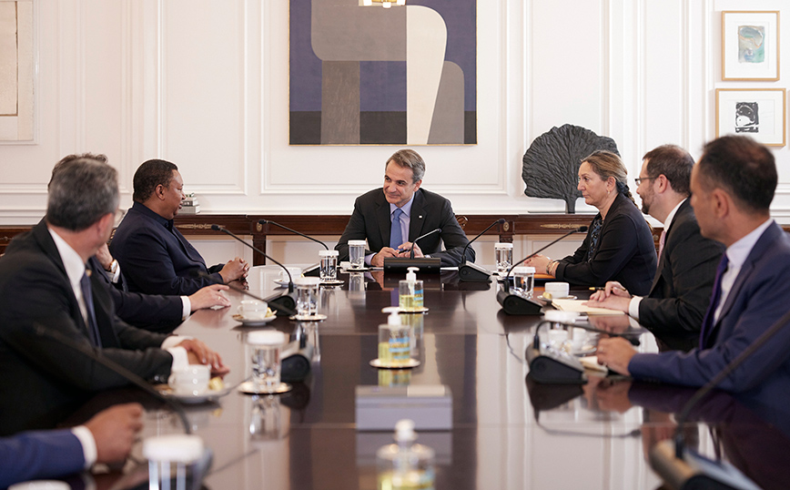 O Κυριάκος Μητσοτάκης συναντήθηκε με τον Γενικό Γραμματέα του Οργανισμού Πετρελαιοπαραγωγών χωρών (OPEC) Mohammad Sanusi Barkindo O Κυριάκος Μητσοτάκης συναντήθηκε με τον Γενικό Γραμματέα του Οργανισμού Πετρελαιοπαραγωγών χωρών (OPEC) Mohammad Sanusi Barkindo