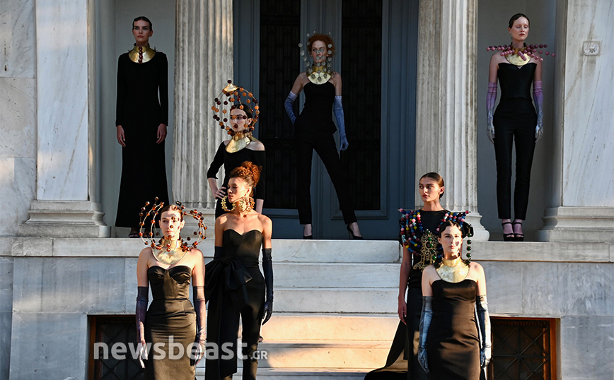 Επίδειξη μόδας Βασίλη Ζούλια στην Δ. Αρεοπαγείτου Επίδειξη μόδας Βασίλη Ζούλια στην Δ. Αρεοπαγείτου