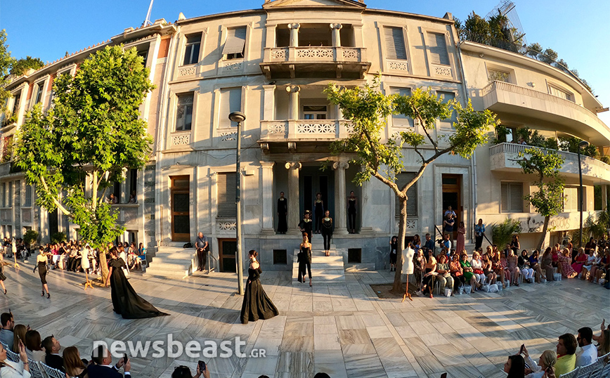 Επίδειξη μόδας Βασίλη Ζούλια στην Δ. Αρεοπαγείτου Επίδειξη μόδας Βασίλη Ζούλια στην Δ. Αρεοπαγείτου