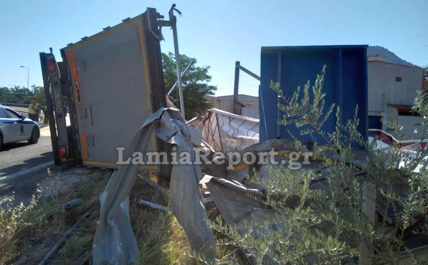 Τούμπαρε νταλίκα στον Άγιο Κωνσταντίνο Τούμπαρε νταλίκα στον Άγιο Κωνσταντίνο