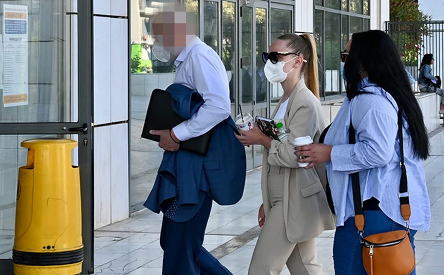 Υπόθεση ντράμερ: «Η κόρη μου λέει την αλήθεια – Είναι άρρωστος, έβρισκε ηδονή χαϊδεύοντας ένα παιδί»