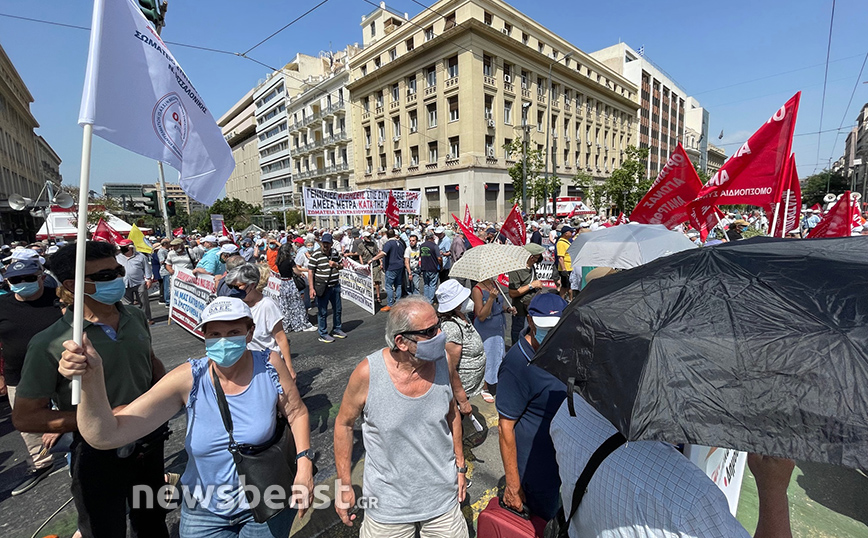 Πανελλαδική συγκέντρωση των συνταξιούχων στα Προπύλαια – Κλειστή η Πανεπιστήμιου