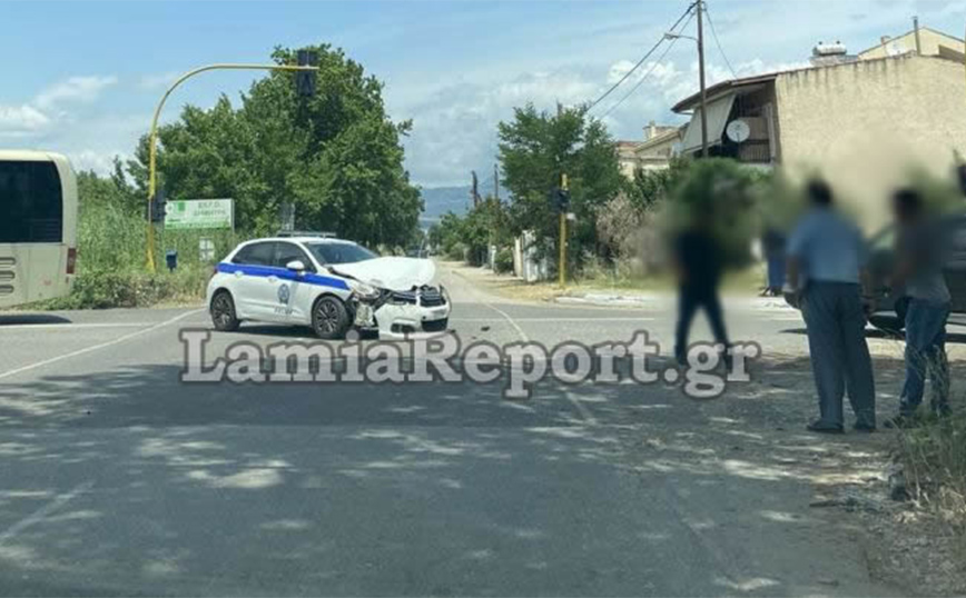 Περιπολικό συγκρούστηκε με αγροτικό στη Λαμία Περιπολικό συγκρούστηκε με αγροτικό στη Λαμία